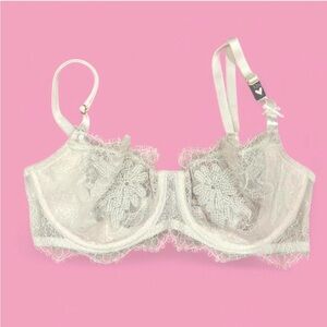 Victoria's Secret White Lace Beaded Balconette Underwire Bra. 32D